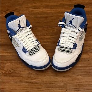 Jordan Men's Classic Air Jordan Flight White and Blue Sneakers